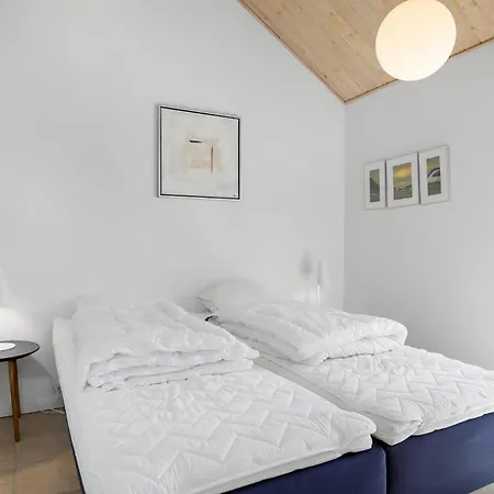 Tatil Evi Stunning Home In Aakirkeby With Sauna