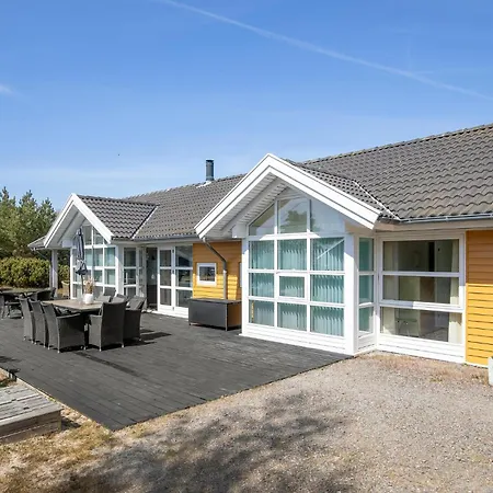 Stunning In Aakirkeby With Sauna Nyaraló Vester Sømarken