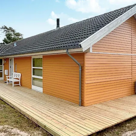 Tatil Evi Stunning Home In Aakirkeby With Sauna