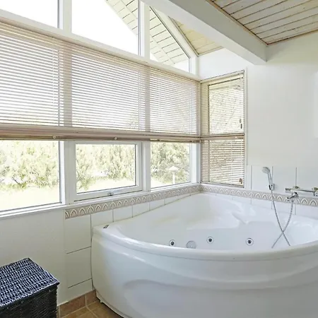 Tatil Evi Stunning Home In Aakirkeby With Sauna *